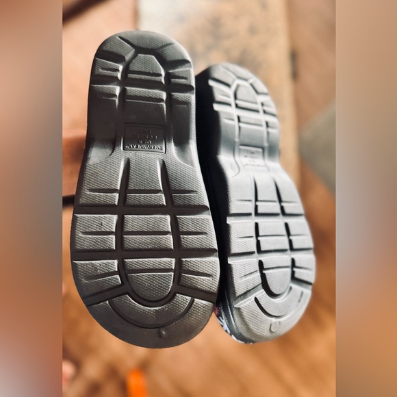 TOTES Waterproof Everywear Bailey Clog in Black Garden Floral - Picture 15 of 16